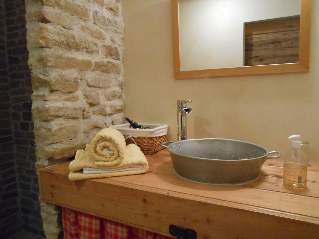 Les Grands Pres Bed & Breakfast Geney Bilik gambar